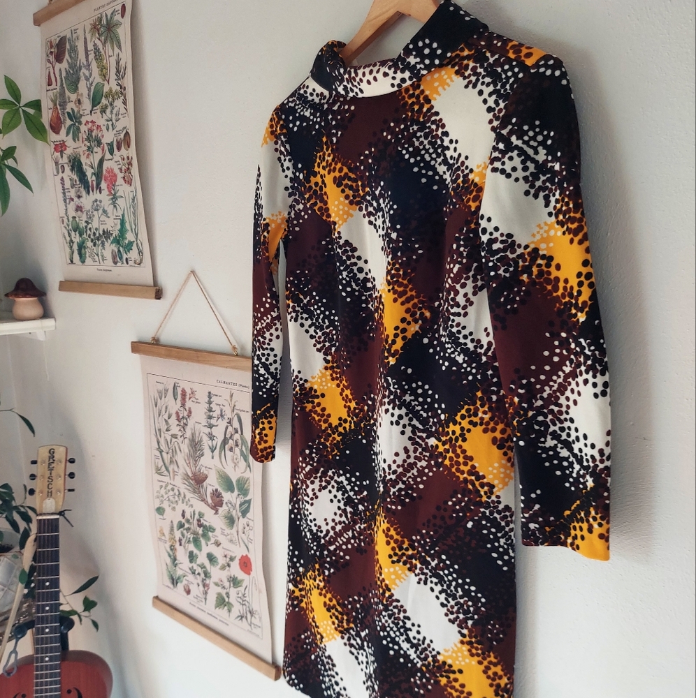 1960s or 1970s VINTAGE - It's Better - High Collared Brown and Yellow Dress